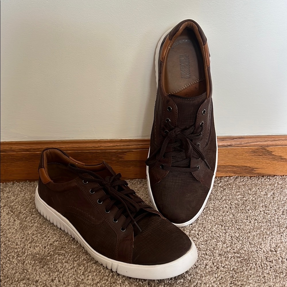Johnston and Murphy casual sneaker